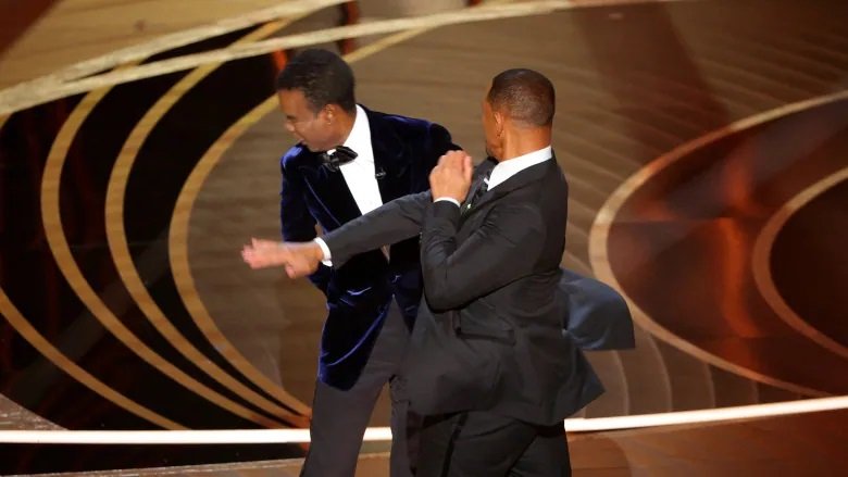 Botrány az Oscaron: Will Smith a színpadon pofozta fel a feleségét gyalázó humoristát