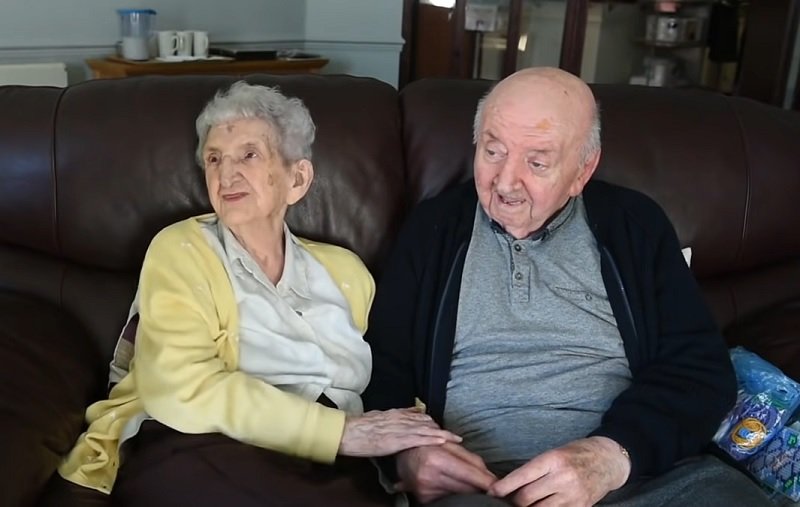 A 98 éves anyuka öregotthonba költözött, hogy gondoskodni tudjon 80 éves fiáról