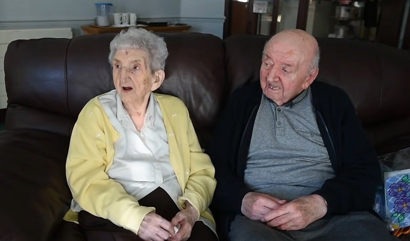 A 98 éves anyuka öregotthonba költözött, hogy gondoskodni tudjon 80 éves fiáról