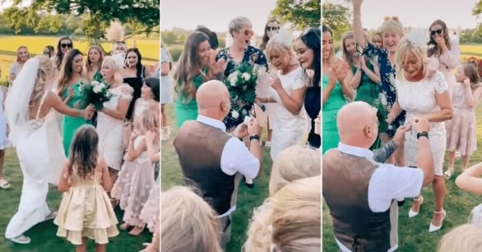 A menyasszony anyukája meglepetés házassági ajánlatot kap a lánya esküvőjén, és ez gyönyörű
